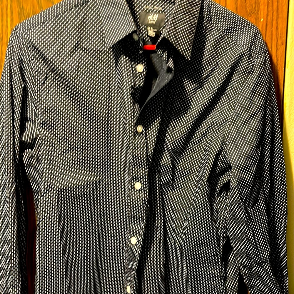 H&M mens medium dress shirt, Button down.